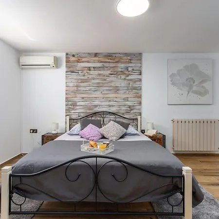 Apartman Ariana *